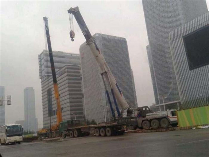安源区“自动找平”—— 吊车的 “平地神器” 技术